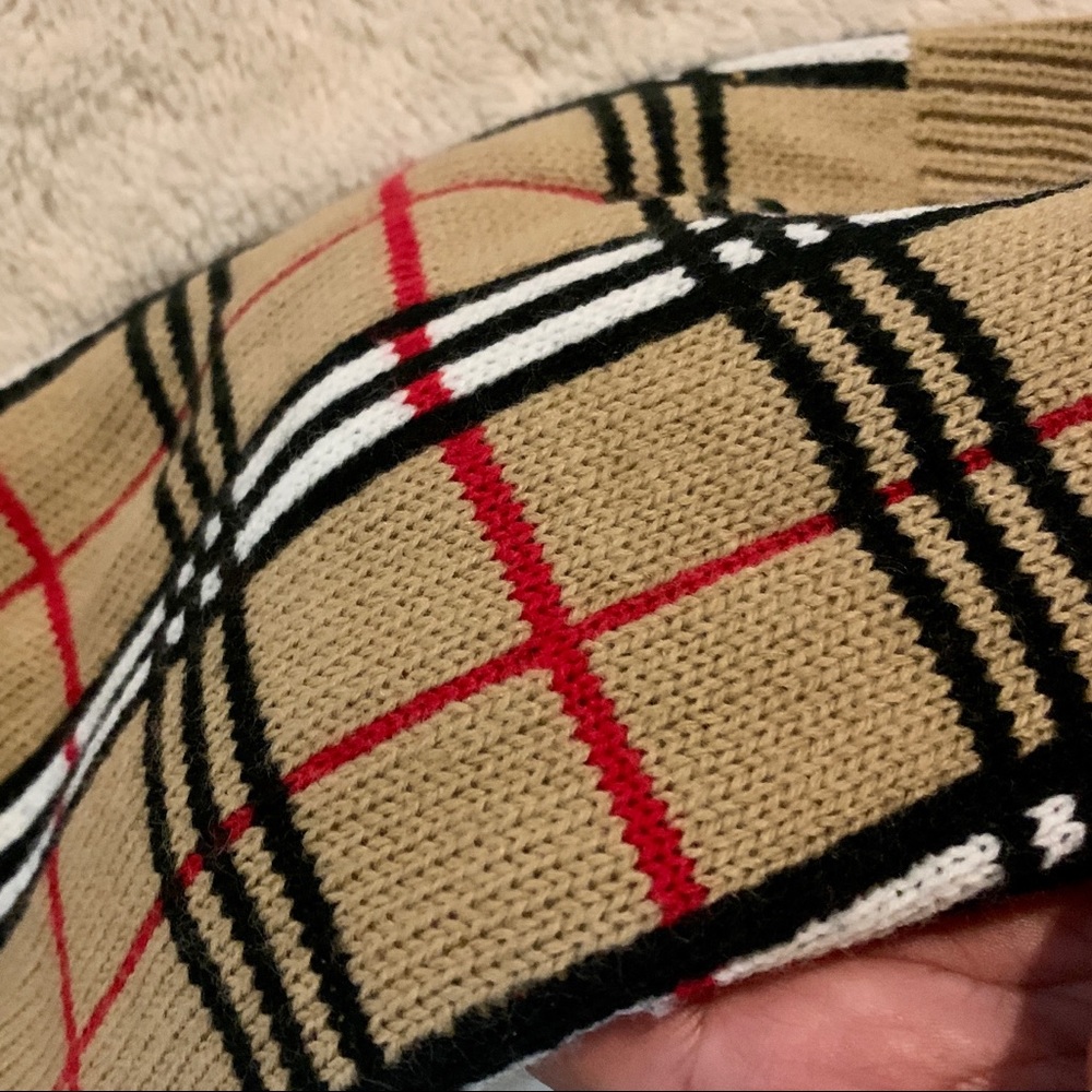 👑✅PRICE FIRM✅ Warm checkered doggie sweater. 💯% Wool. NWOT - Picture 3 of 12